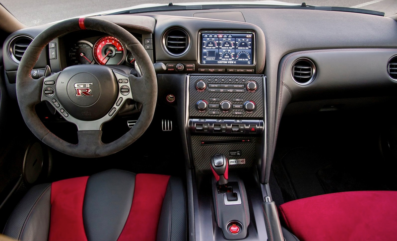Illustration for article titled Oh Yeah, The GT-R Nismo Is Way Wilder To Drive Than The Regular GT-R